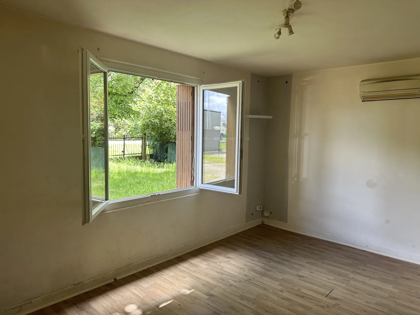 Maison individuelle avec garage et jardin à FLEURANCE 