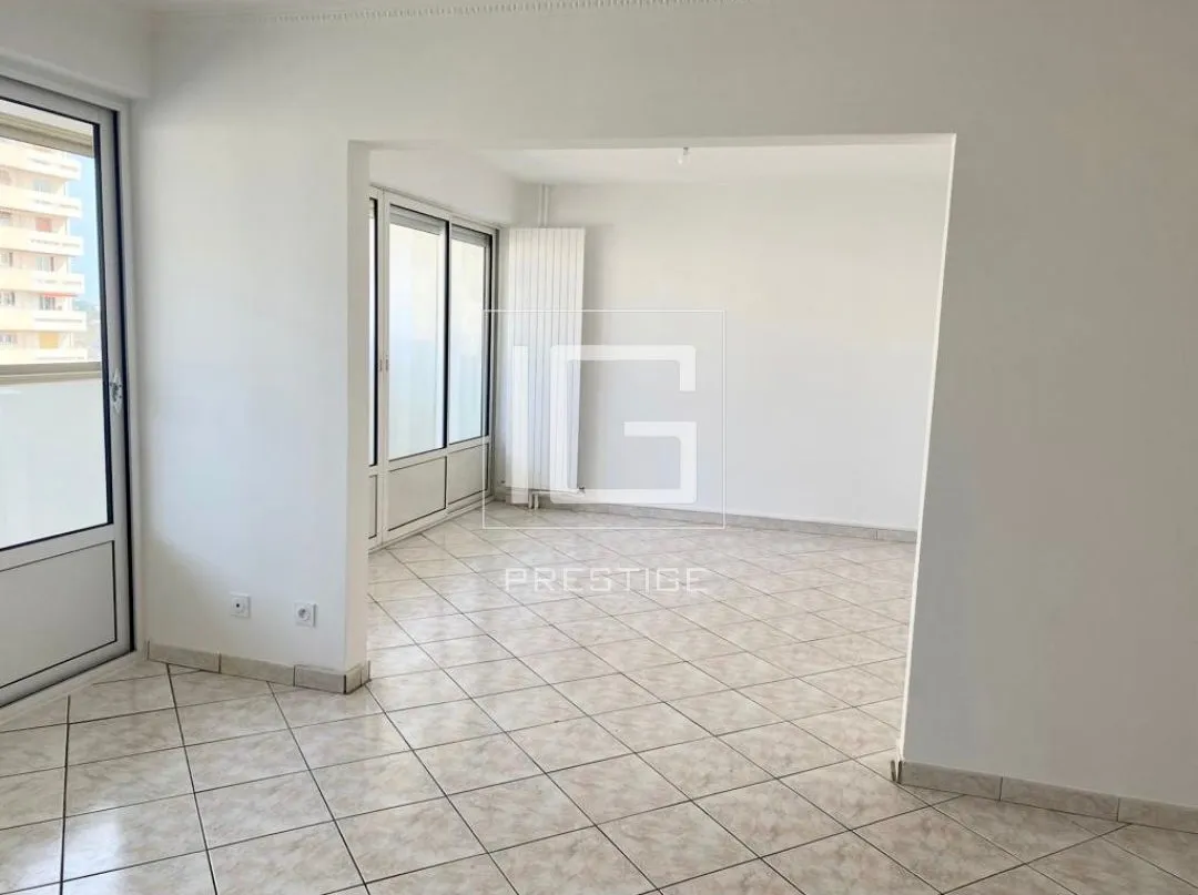 Appartement spacieux avec vue dégagée à Toulon 