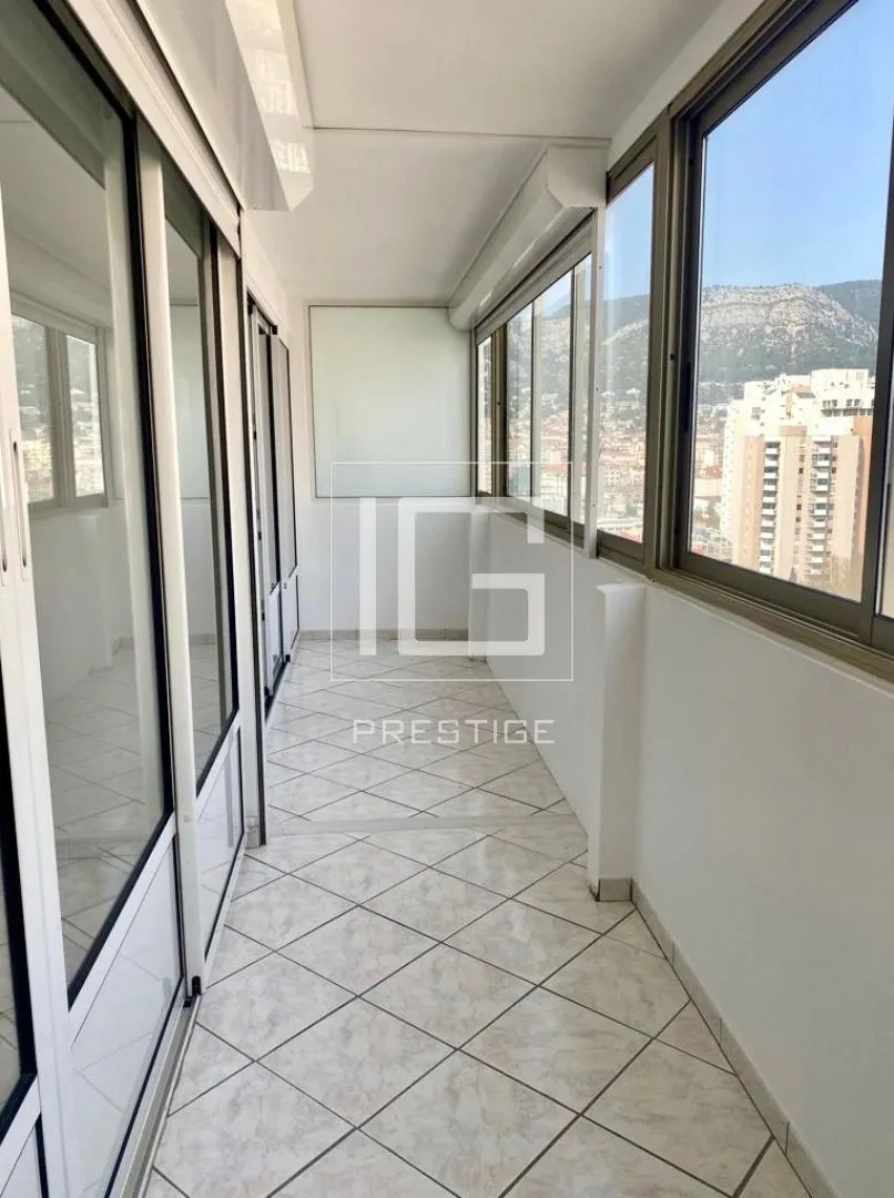 Appartement spacieux avec vue dégagée à Toulon 