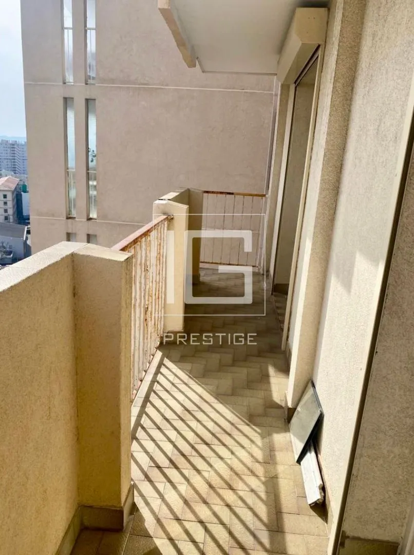 Appartement spacieux avec vue dégagée à Toulon 