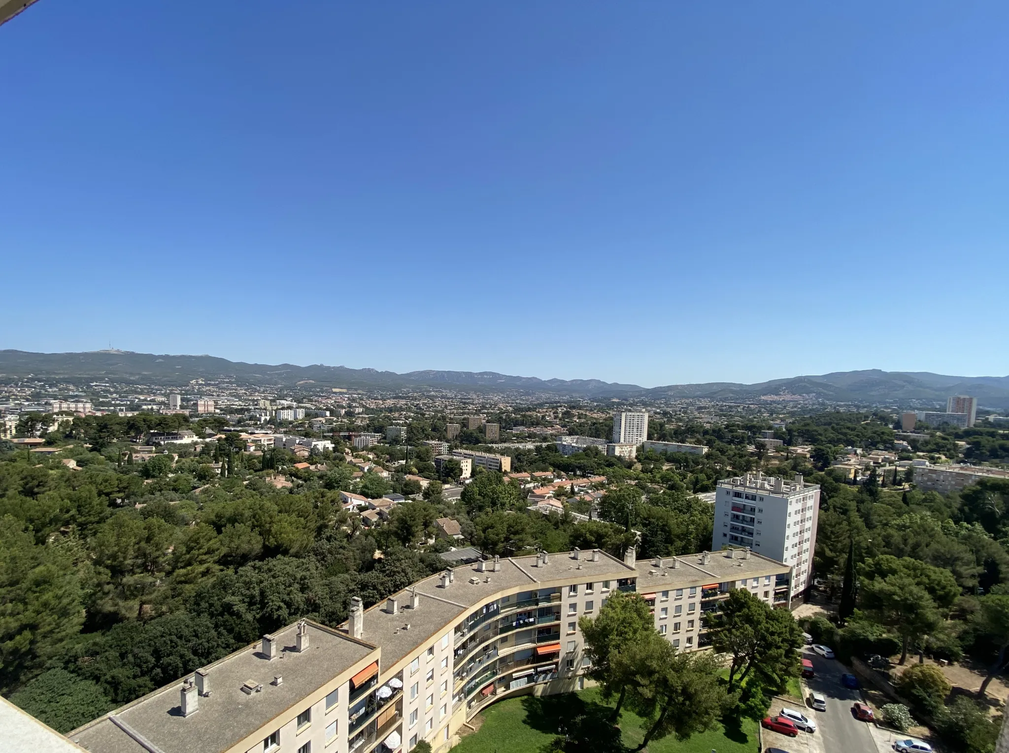 Appartement T3/4 avec Vue Mer et Collines à Montolivet 