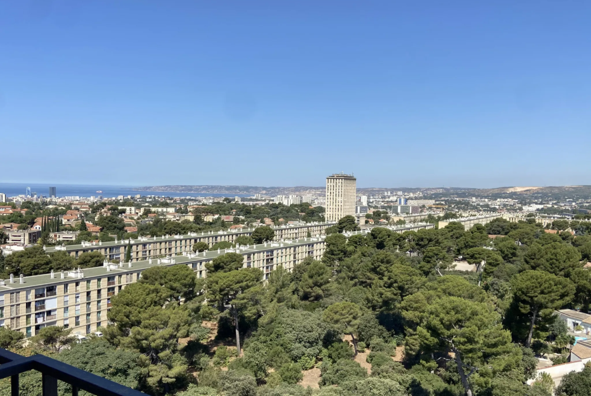 Appartement T3/4 avec Vue Mer et Collines à Montolivet 