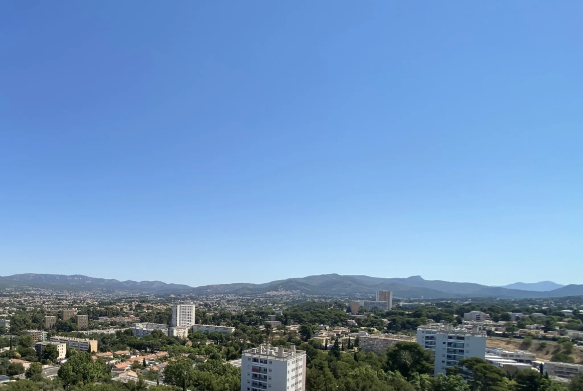 Appartement T3/4 avec Vue Mer et Collines à Montolivet 