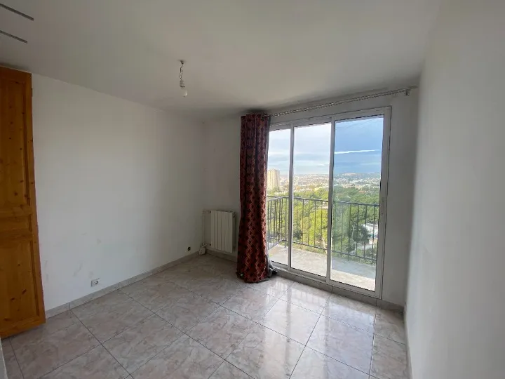 Appartement T3/4 avec Vue Mer et Collines à Montolivet 