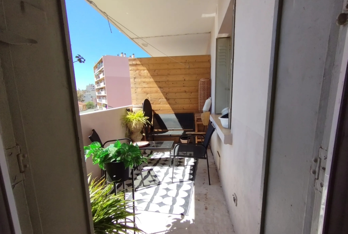 Renovated Apartment with Terrace in Toulon West 