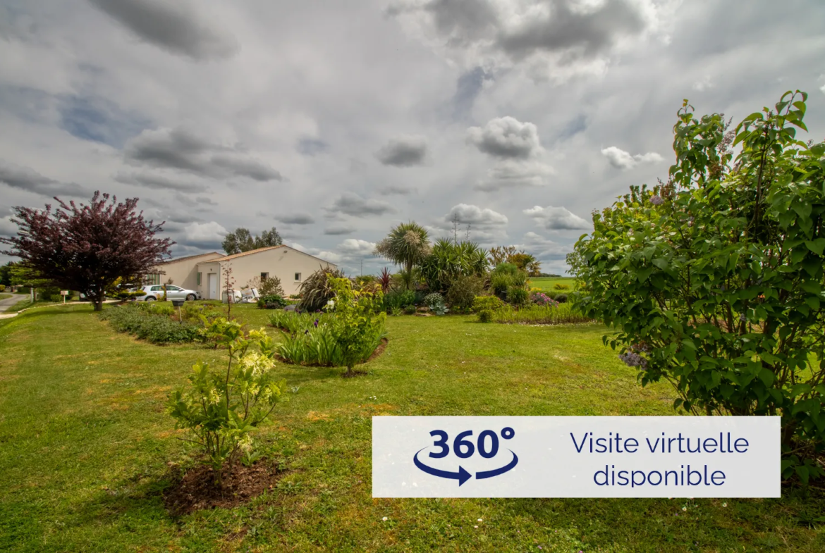 Maison 4 chambres avec garage et jardin paysager à Champdolent 