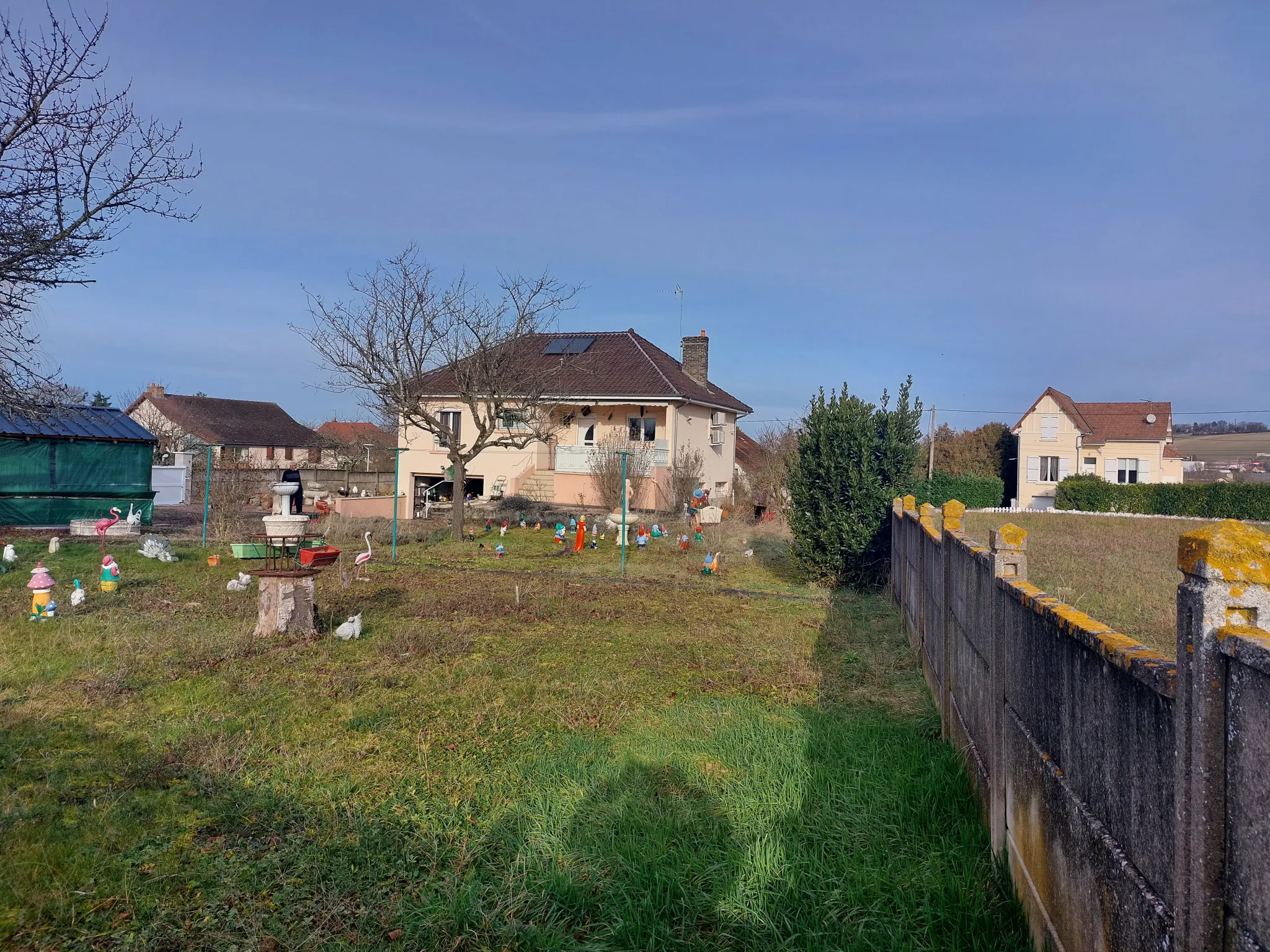 Belle maison rénovée avec grand terrain à St Germain des Fosses 