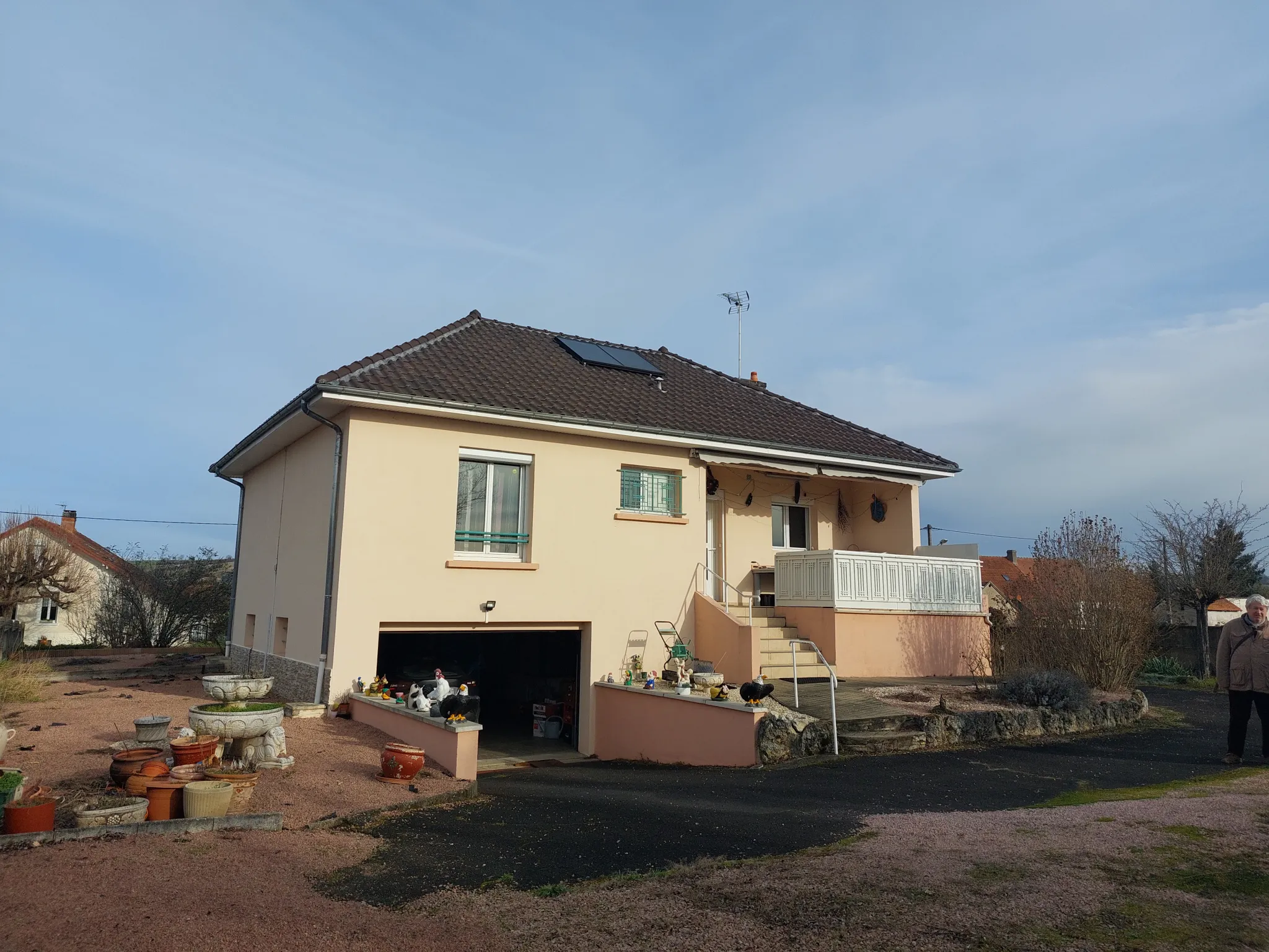 Belle maison rénovée avec grand terrain à St Germain des Fosses 