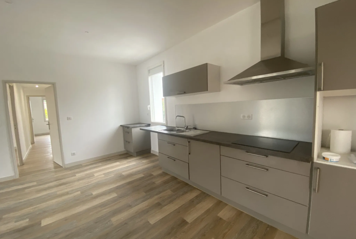 Appartement T4 rénové 92m2 avec balcons, garage et entrée privative à Les Angles 