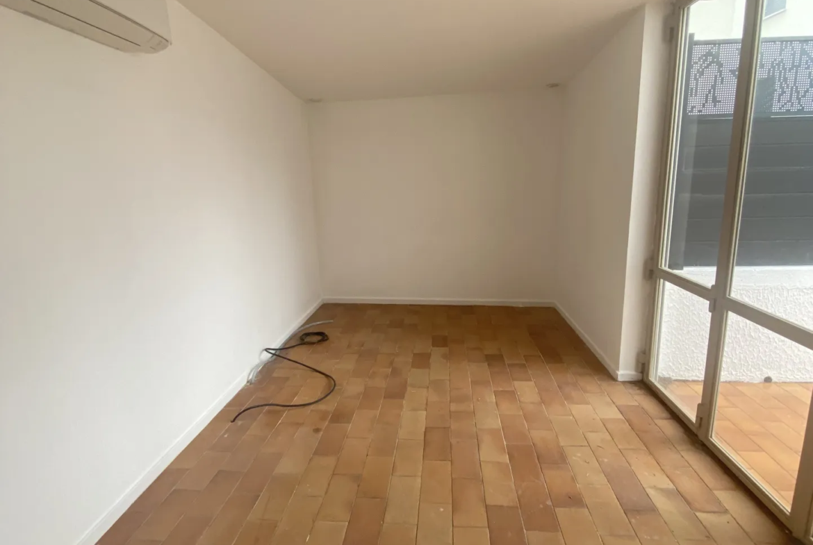 Appartement T4 rénové 92m2 avec balcons, garage et entrée privative à Les Angles 