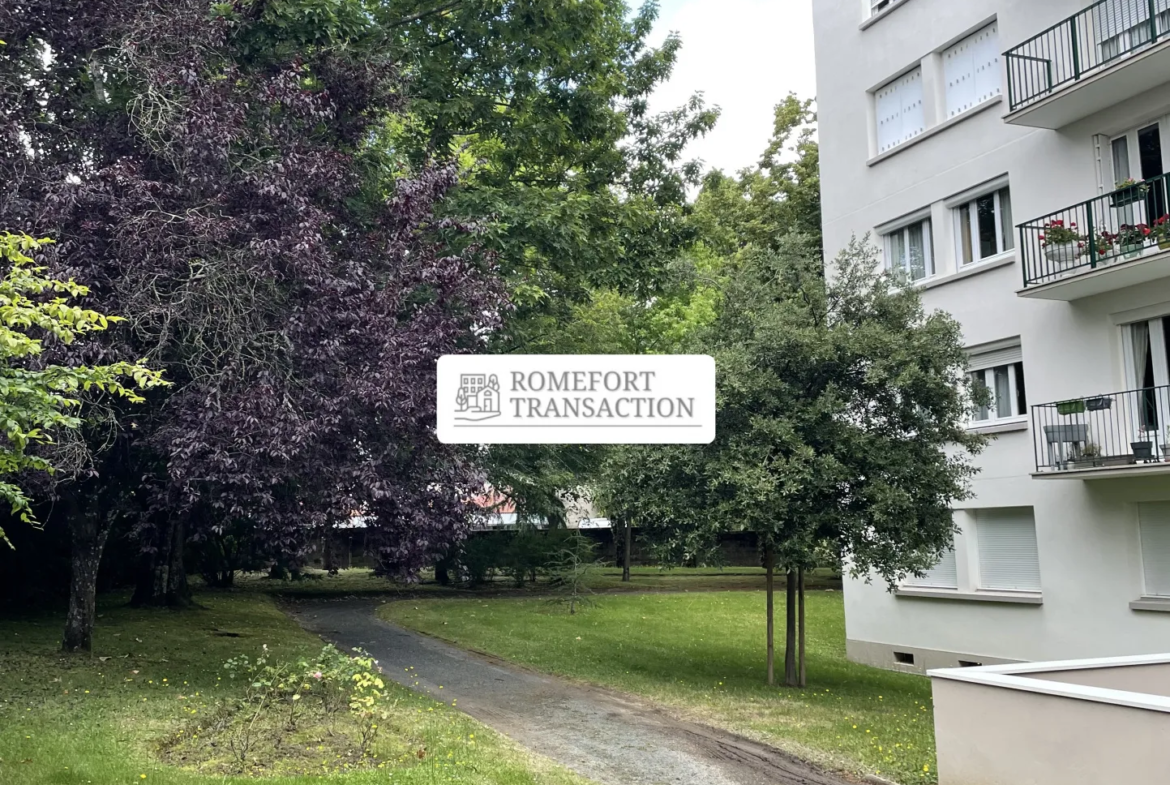 Appartement à Nantes Longchamp avec balcon et box 