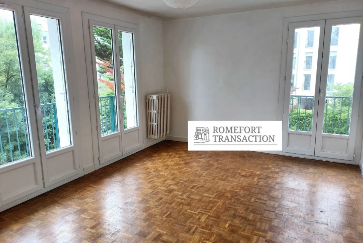 Appartement à Nantes Longchamp avec balcon et box 