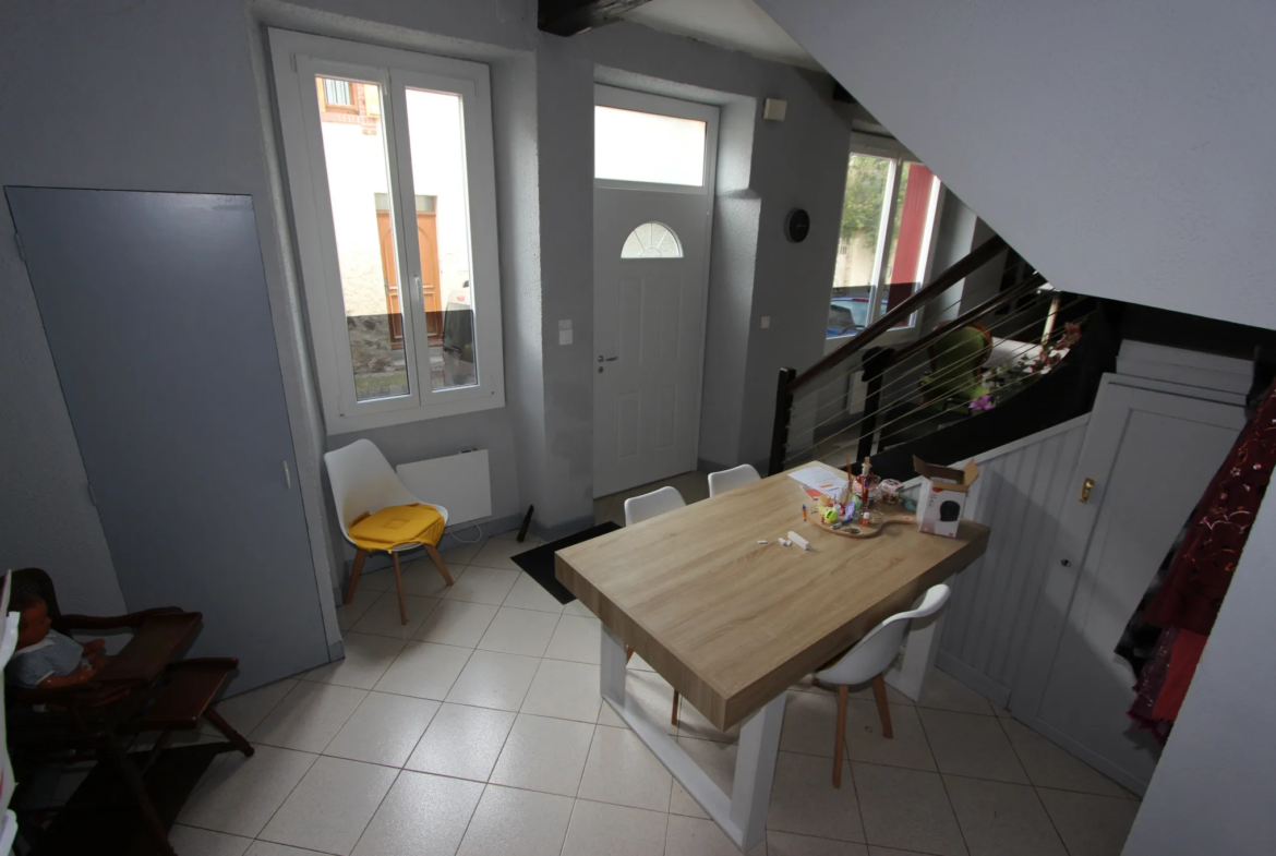 Maison de ville à Maubourguet avec balcon et terrasse 