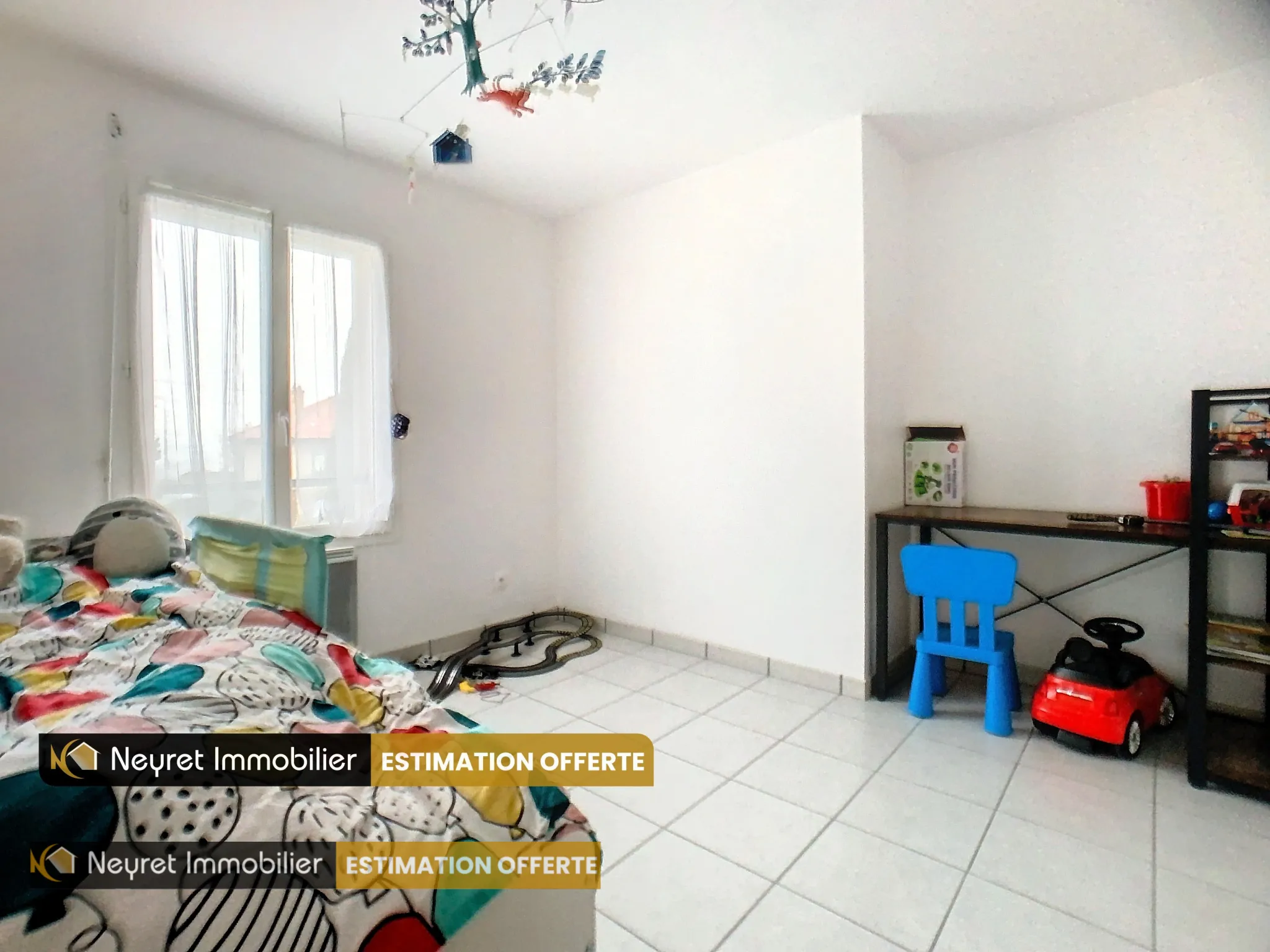 Maison individuelle récente 105m2 avec 3 chambres + bureau à Givors 