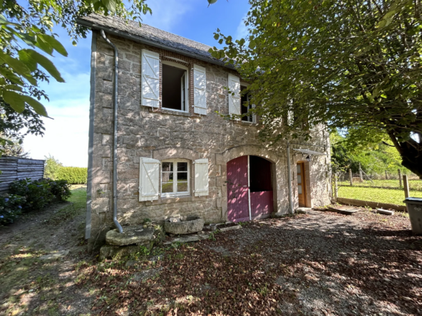 Maison rénovée avec atelier et garage à St Yriex le Dejalat