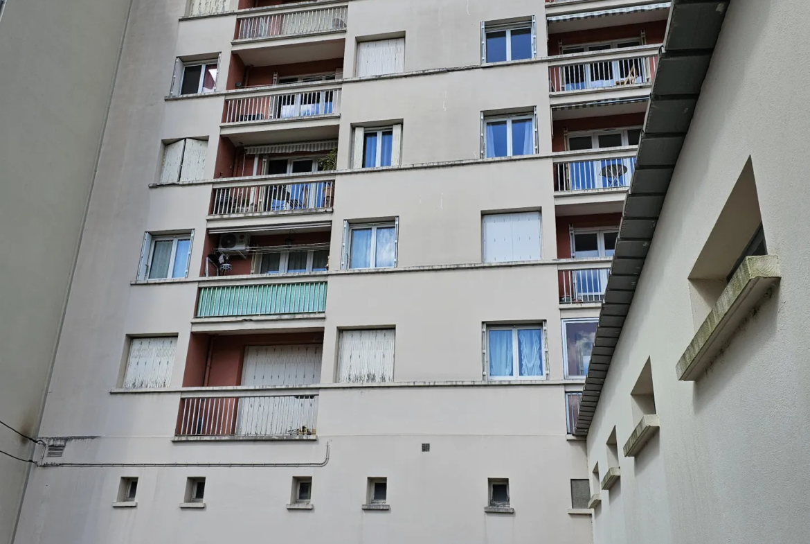 Appartement T3 à Perigueux avec garage et cave 