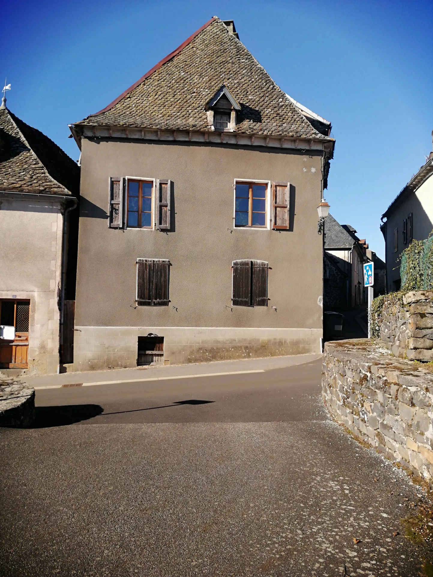 Maison de 136m2 sur 3 Niveaux avec 2 Garages - Pleaux 