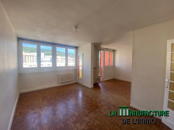 Appartement F3 Traversant avec Balcons - Parking Collectif - Bergson