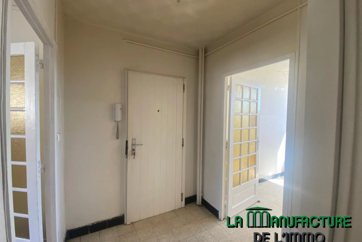 Appartement F3 Traversant avec Balcons - Parking Collectif - Bergson 