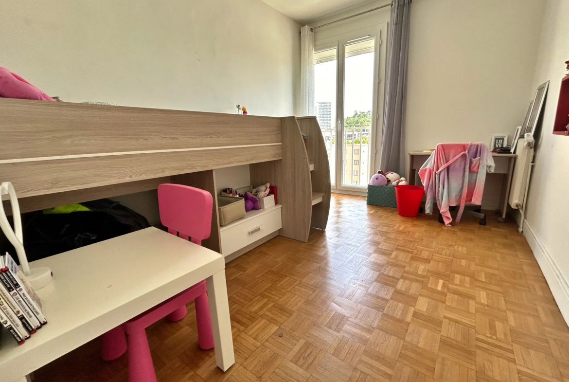 Appartement T4 avec Balcon et Garage à Marseille 