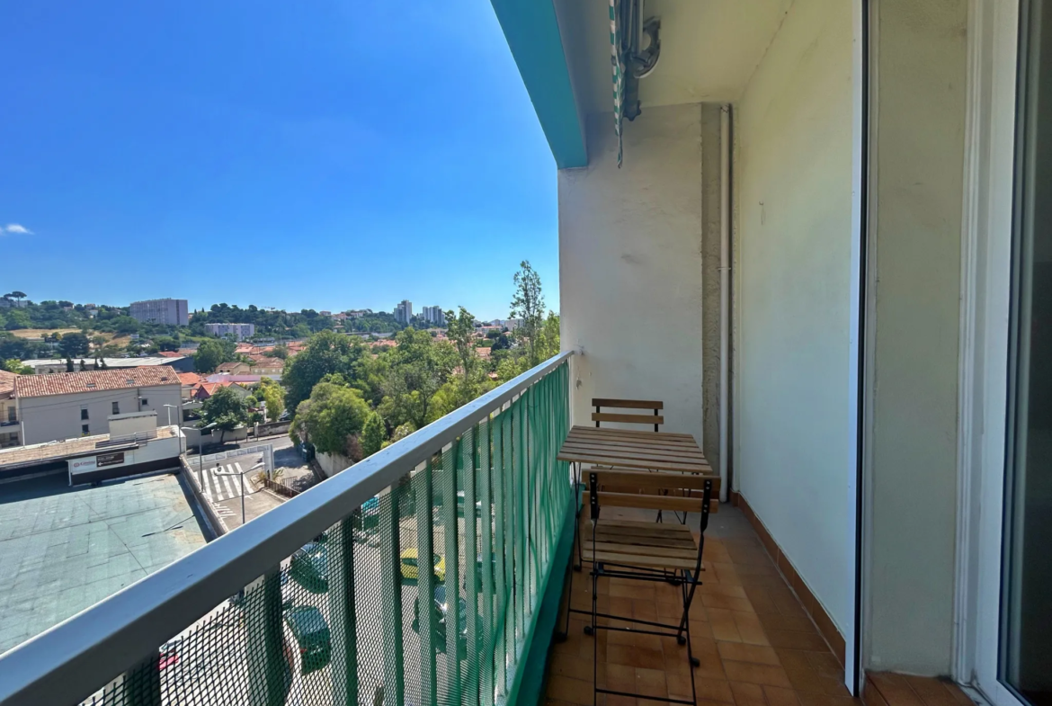 Appartement T4 avec Balcon et Garage à Marseille 