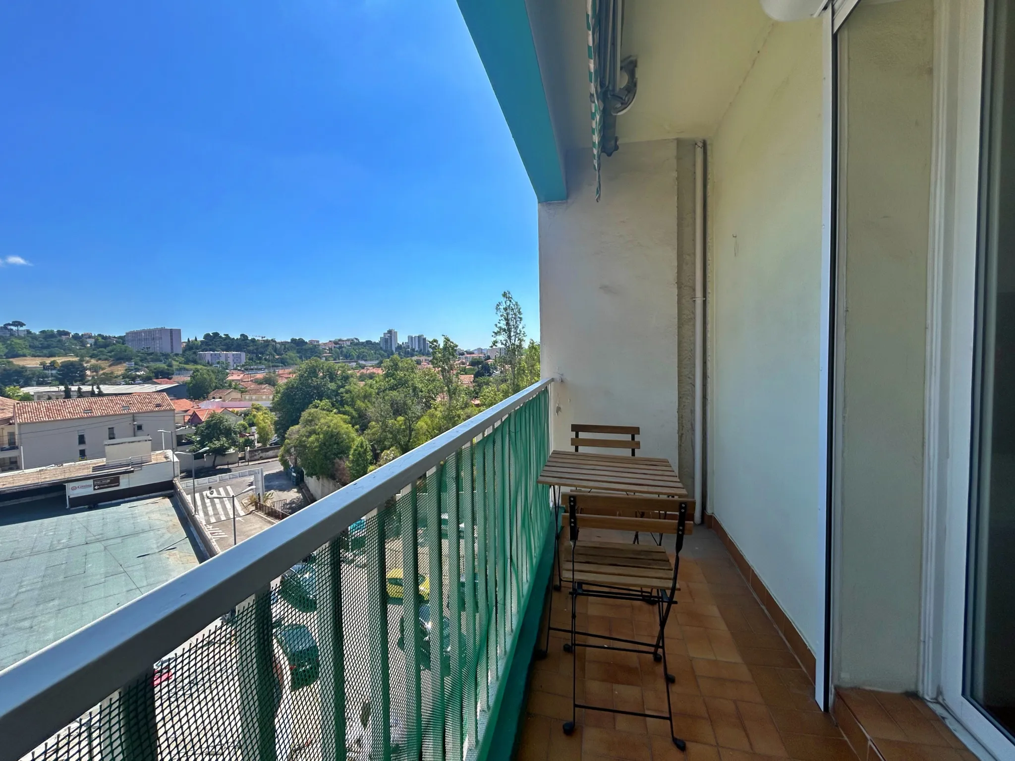 Appartement T4 avec Balcon et Garage à Marseille 