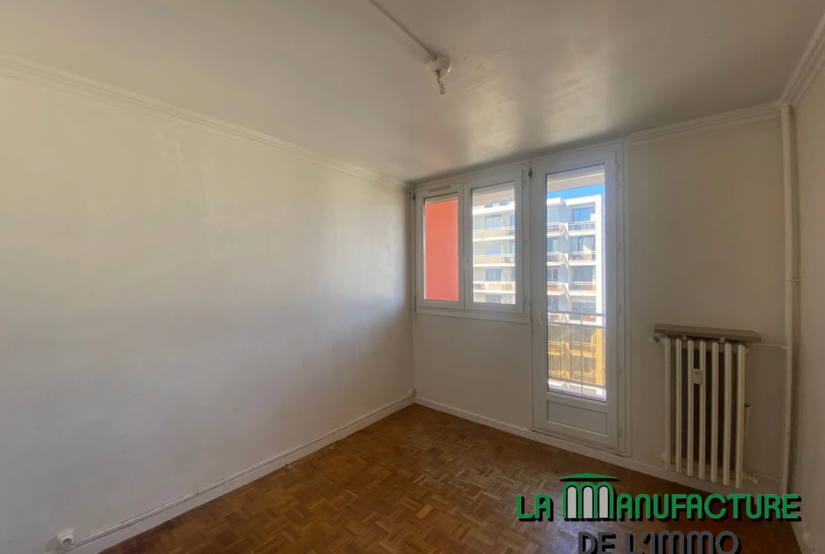 Appartement F3 Traversant avec Balcons - Parking Collectif - Bergson 