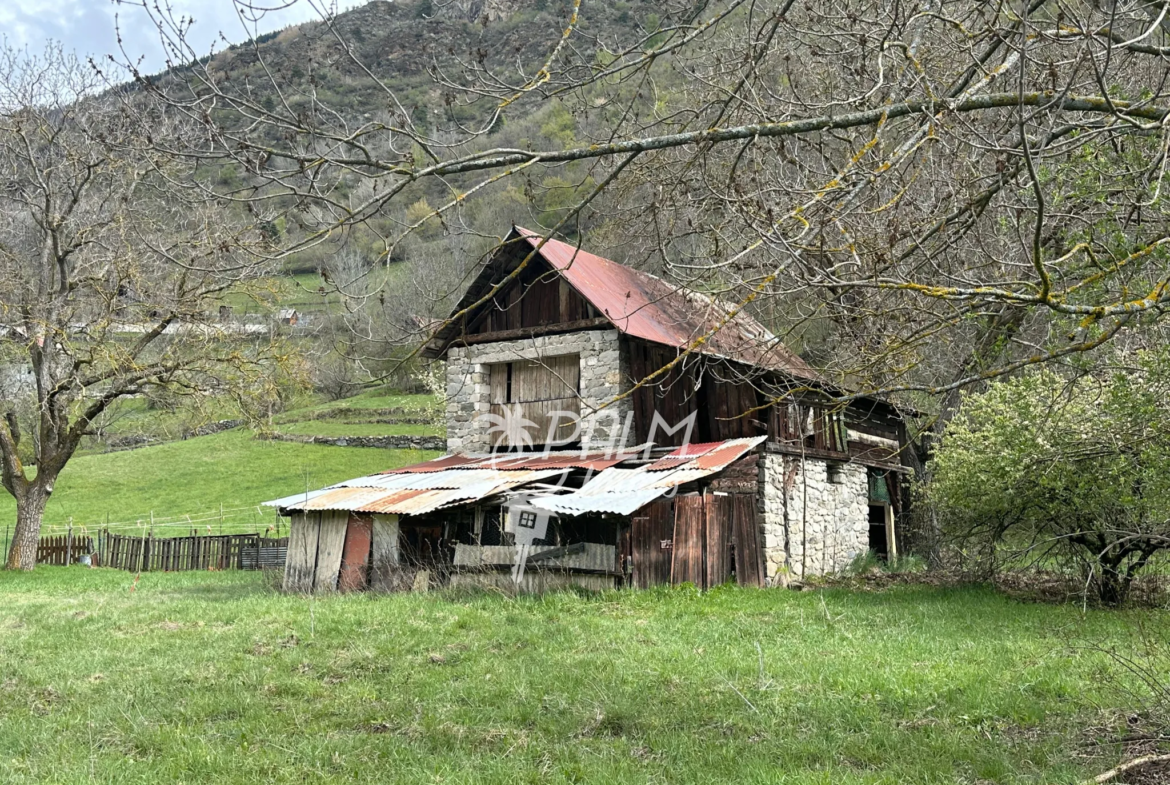 Charming Sheepfold with Renovation Potential in Saint-Etienne-de-Tinée 