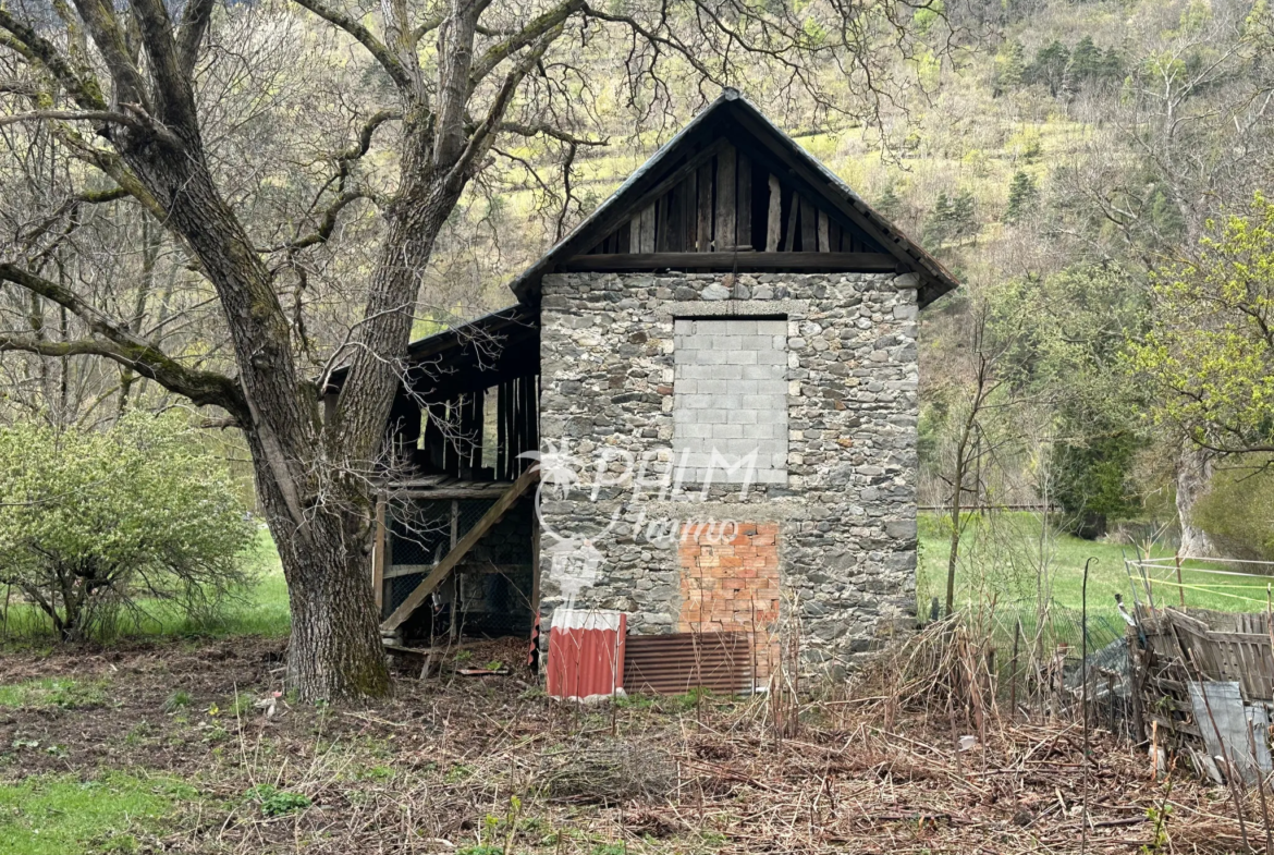 Charming Sheepfold with Renovation Potential in Saint-Etienne-de-Tinée 