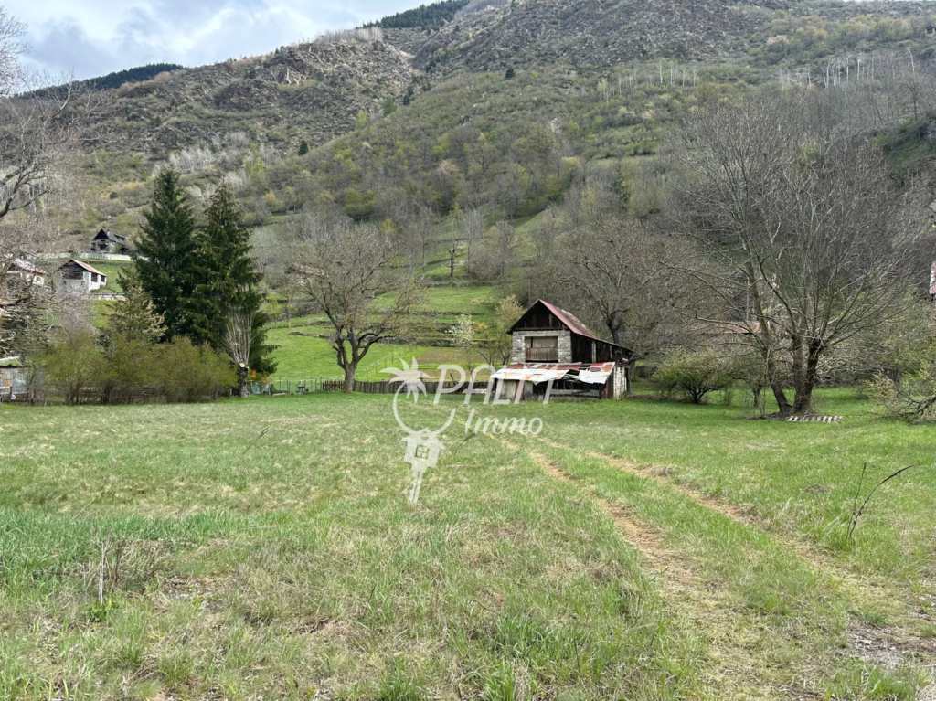 Charming Sheepfold with Renovation Potential in Saint-Etienne-de-Tinée