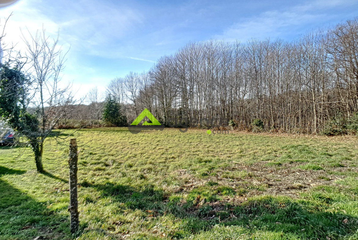 Terrain à bâtir de 1100m2 à Saint-Vaury 