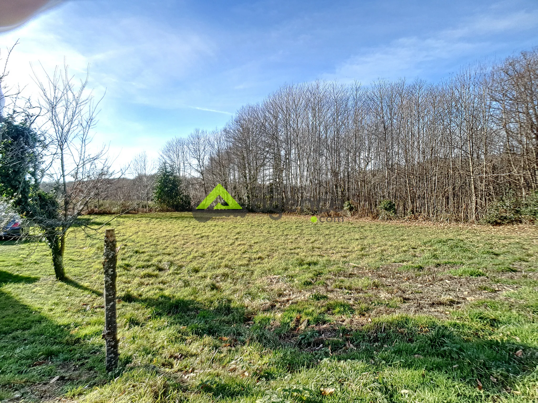 Terrain à bâtir de 1100m2 à Saint-Vaury 