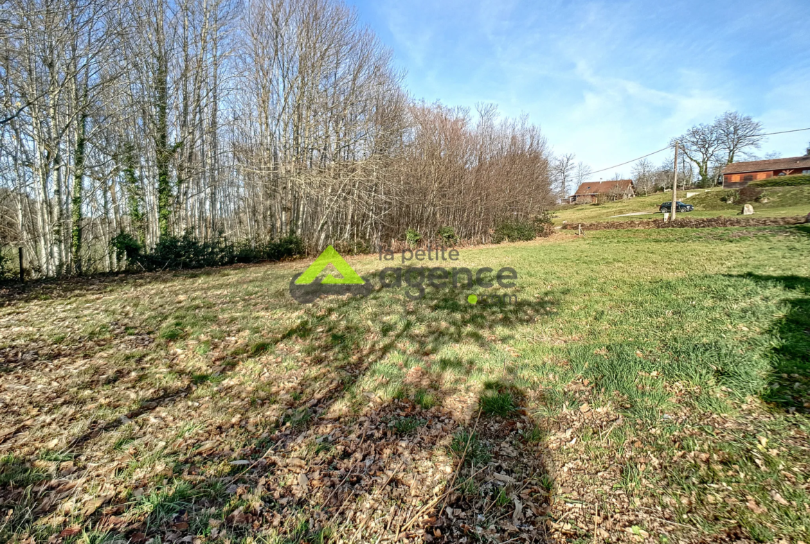 Terrain à bâtir de 1100m2 à Saint-Vaury 