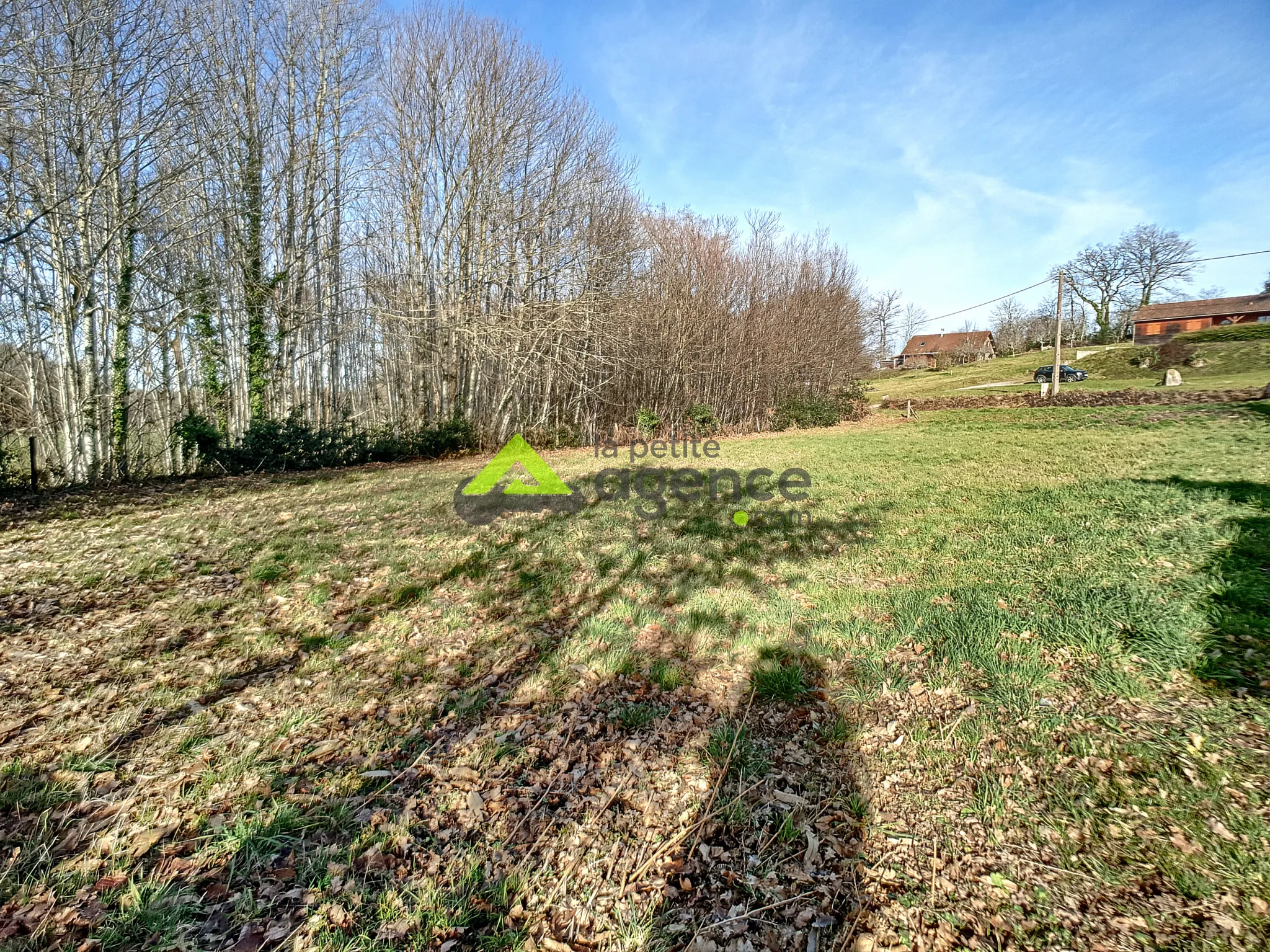 Terrain à bâtir de 1100m2 à Saint-Vaury 