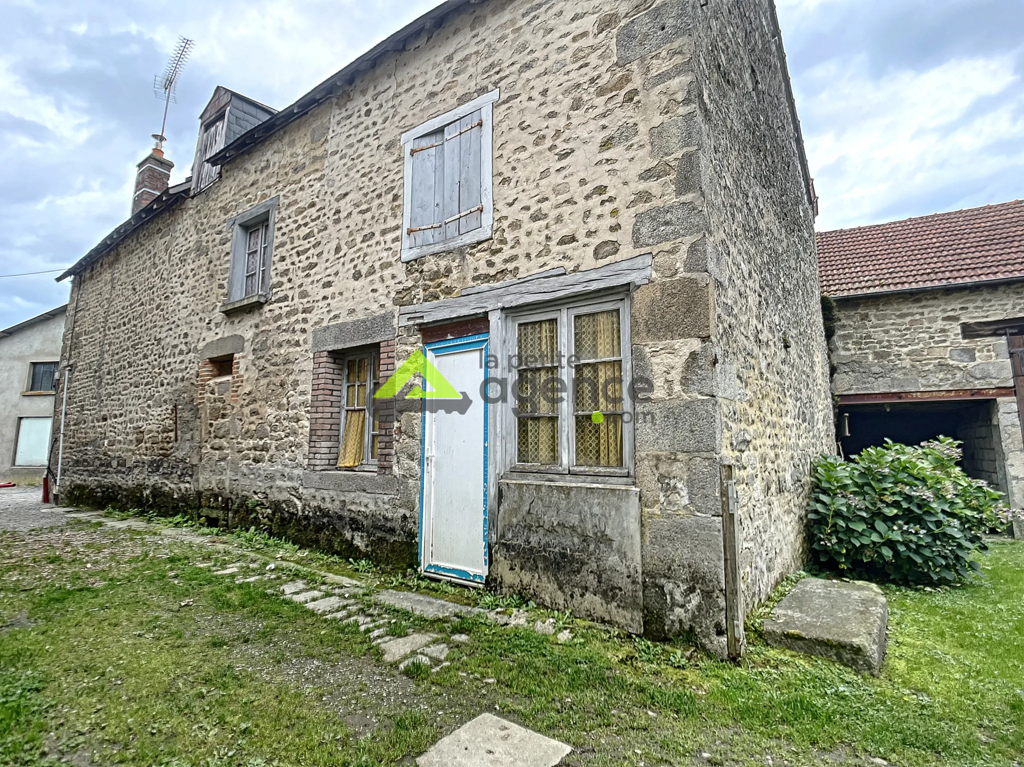 Ensemble de Deux Maisons avec Travaux à Prévoir - La Chapelle Taillefert 