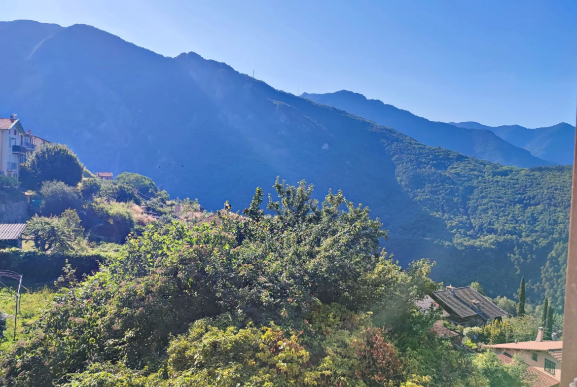 Maison de Village à Belvédère avec Vue sur la Vallée 