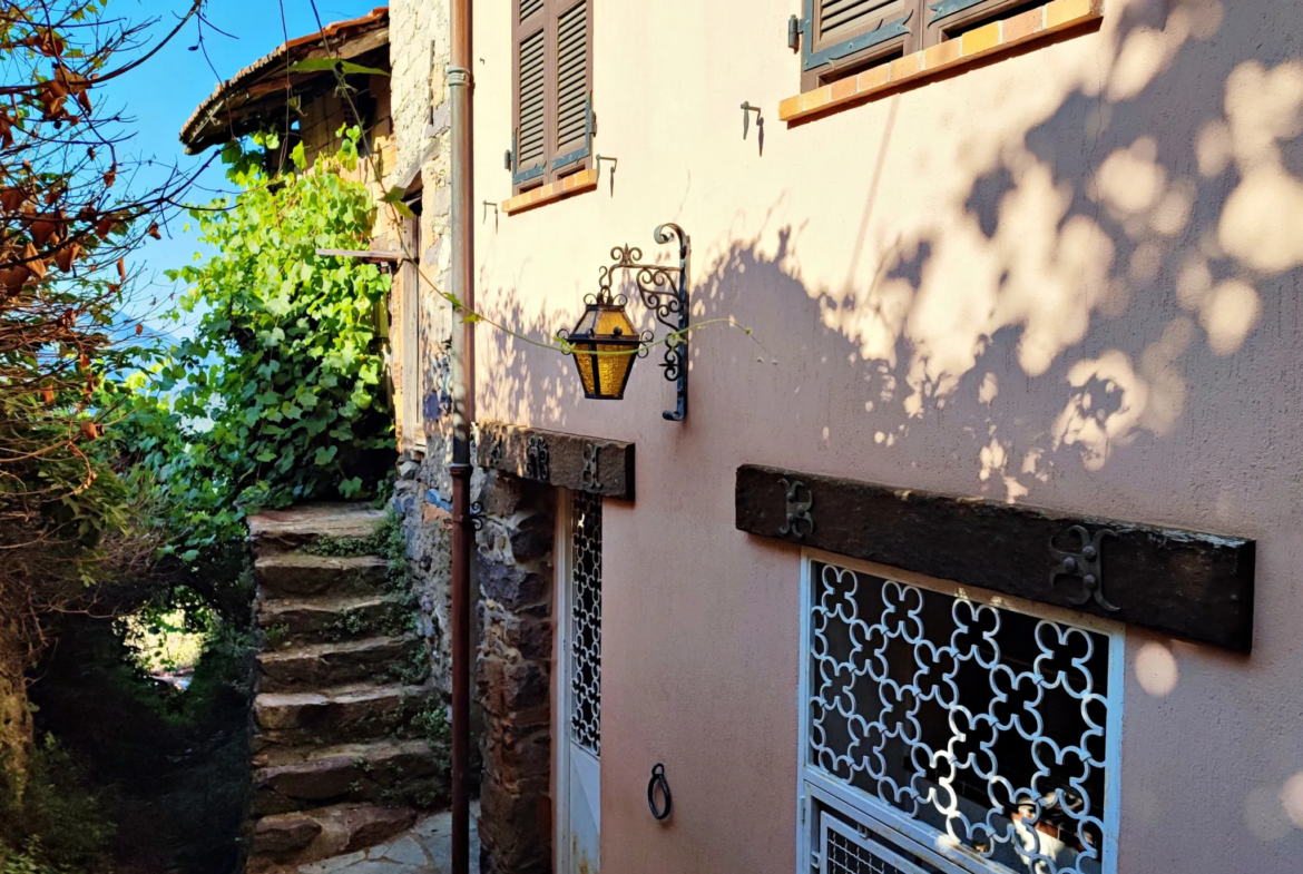 Maison de Village à Belvédère avec Vue sur la Vallée 