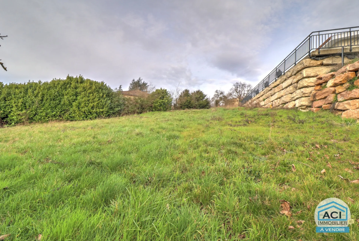 Terrain de 871 m2 avec Projet de Construction à Estrablin 