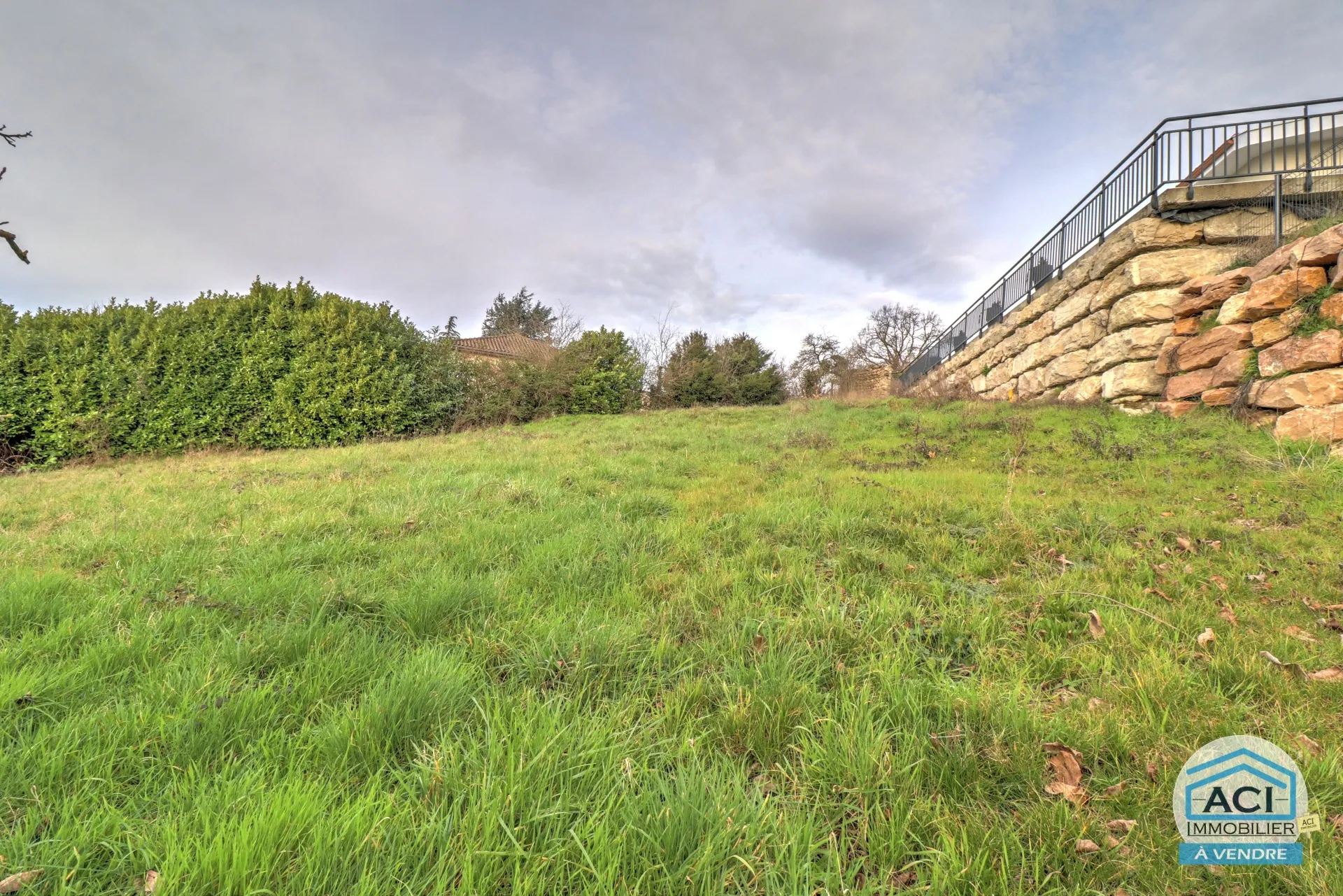 Terrain de 871 m2 avec Projet de Construction à Estrablin 