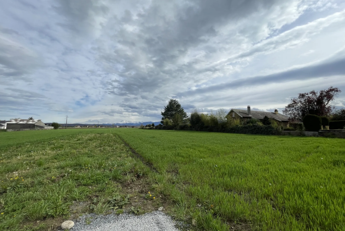 Terrain plat de 1280 m2 à Bordes avec vue sur les Pyrénées 