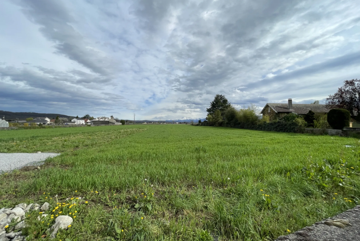 Terrain plat de 1280 m2 à Bordes avec vue sur les Pyrénées 