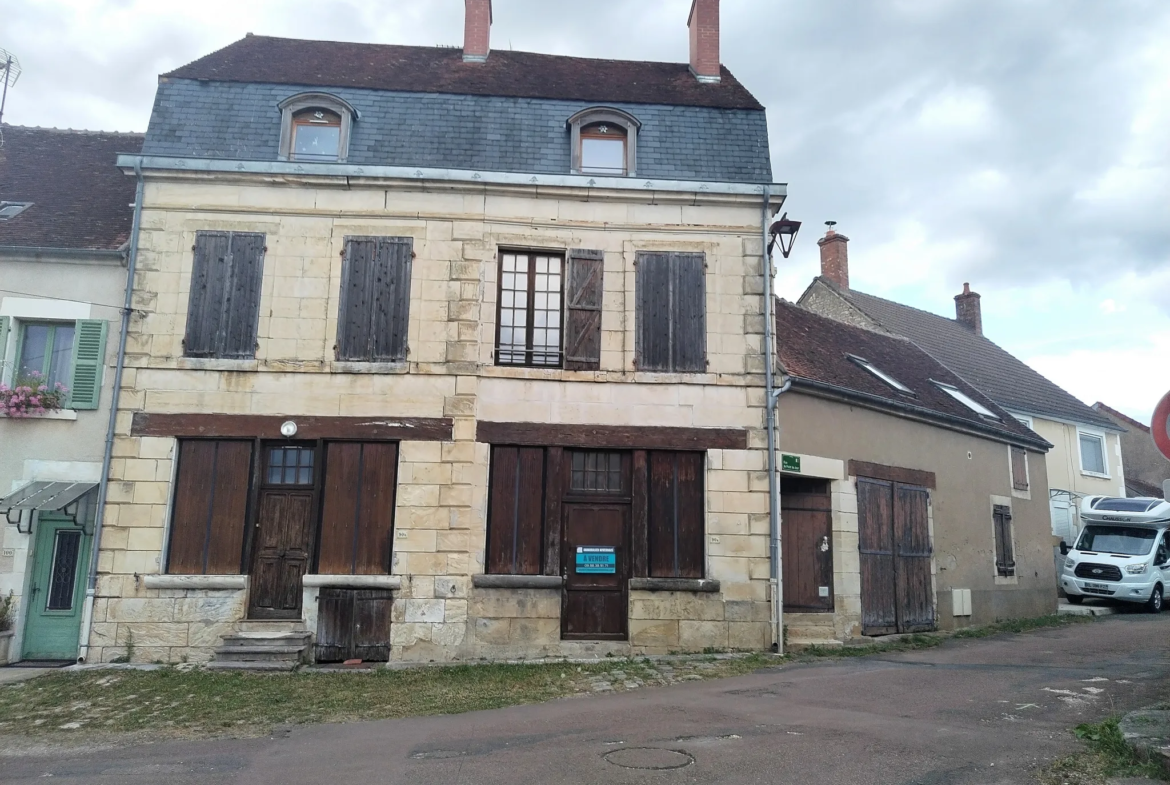 Grande maison au cœur du charmant village de Raveau 