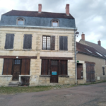 Grande maison au cœur du charmant village de Raveau