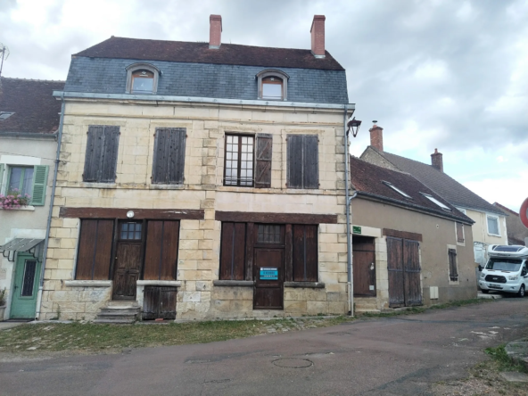 Grande maison au cœur du charmant village de Raveau