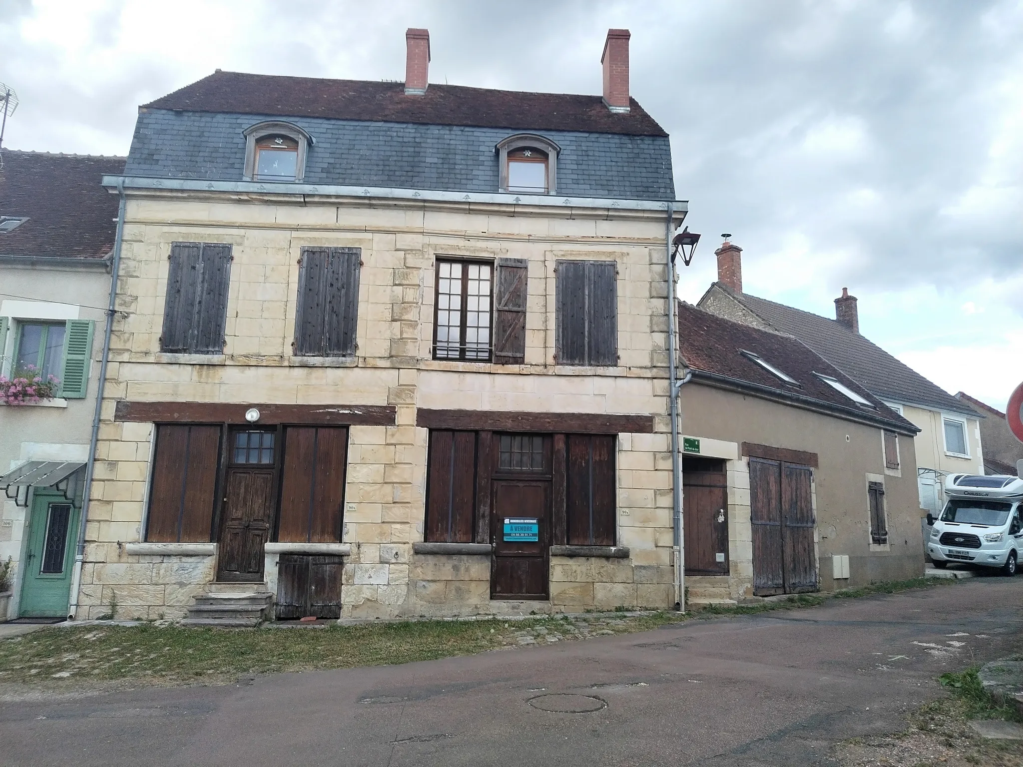 Grande maison au cœur du charmant village de Raveau 