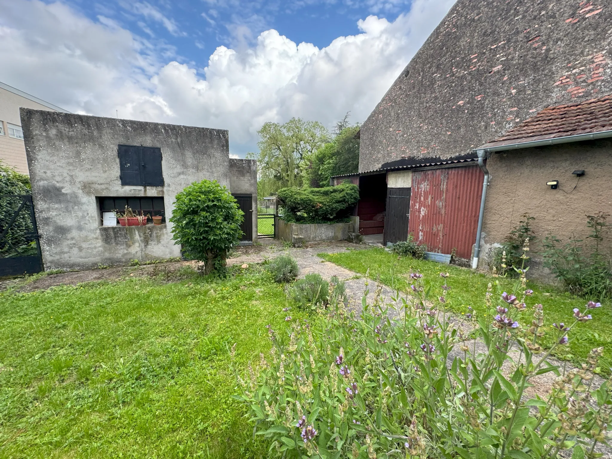 Immeuble de 294m2 à Hambach avec 5 chambres 