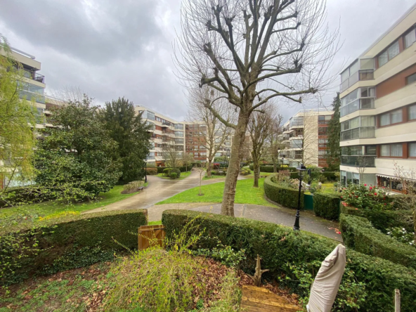 Bel appartement avec piscine et tennis à Le Chesnay