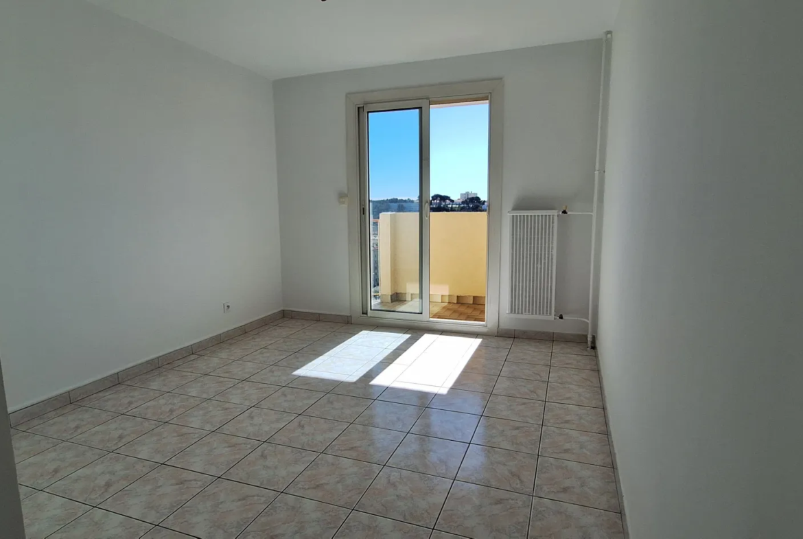 Appartement T4 rénové à La Rode Sud, Toulon avec vue mer 