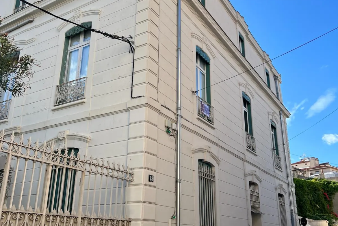 Vente Studio Quartier Carnot, Nîmes - Charme de l'ancien préservé 