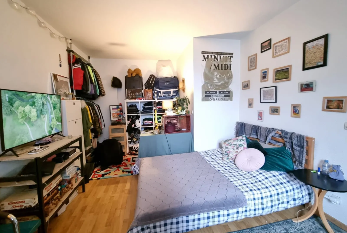 Studio lumineux à vendre dans une rue calme à Paris 